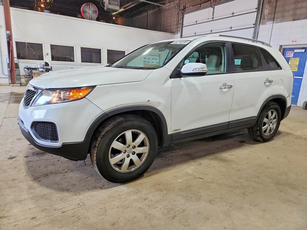 Salvage Kia Sorento Image