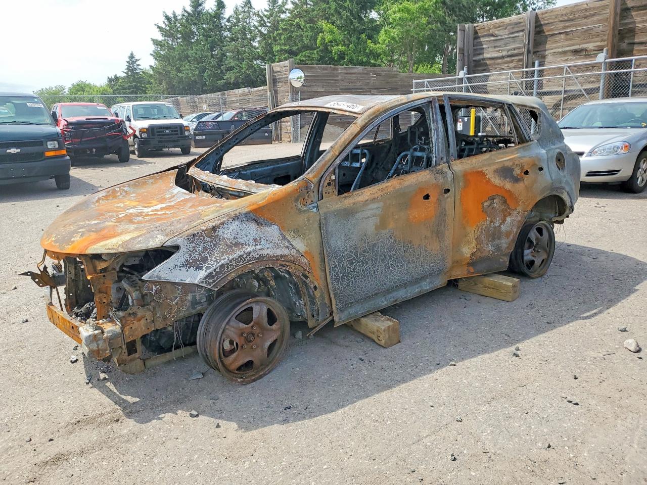Salvage Toyota RAV4 Image