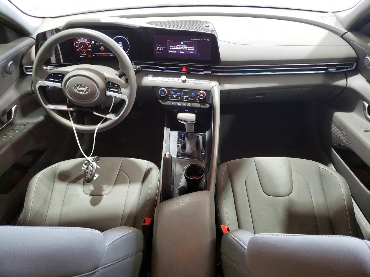 Hyundai ELANTRA Sel