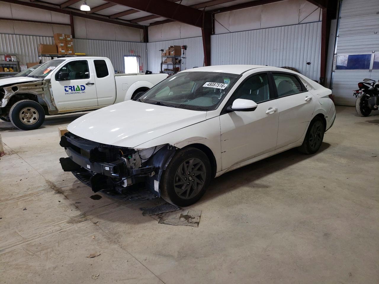 Salvage Hyundai ELANTRA Image