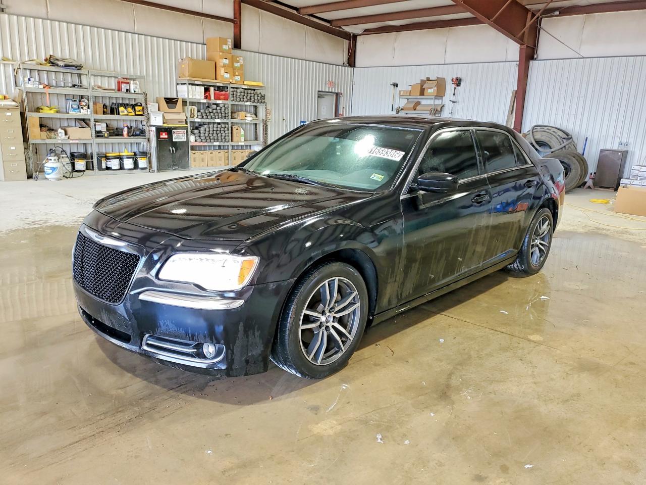 Salvage Chrysler 300 Image