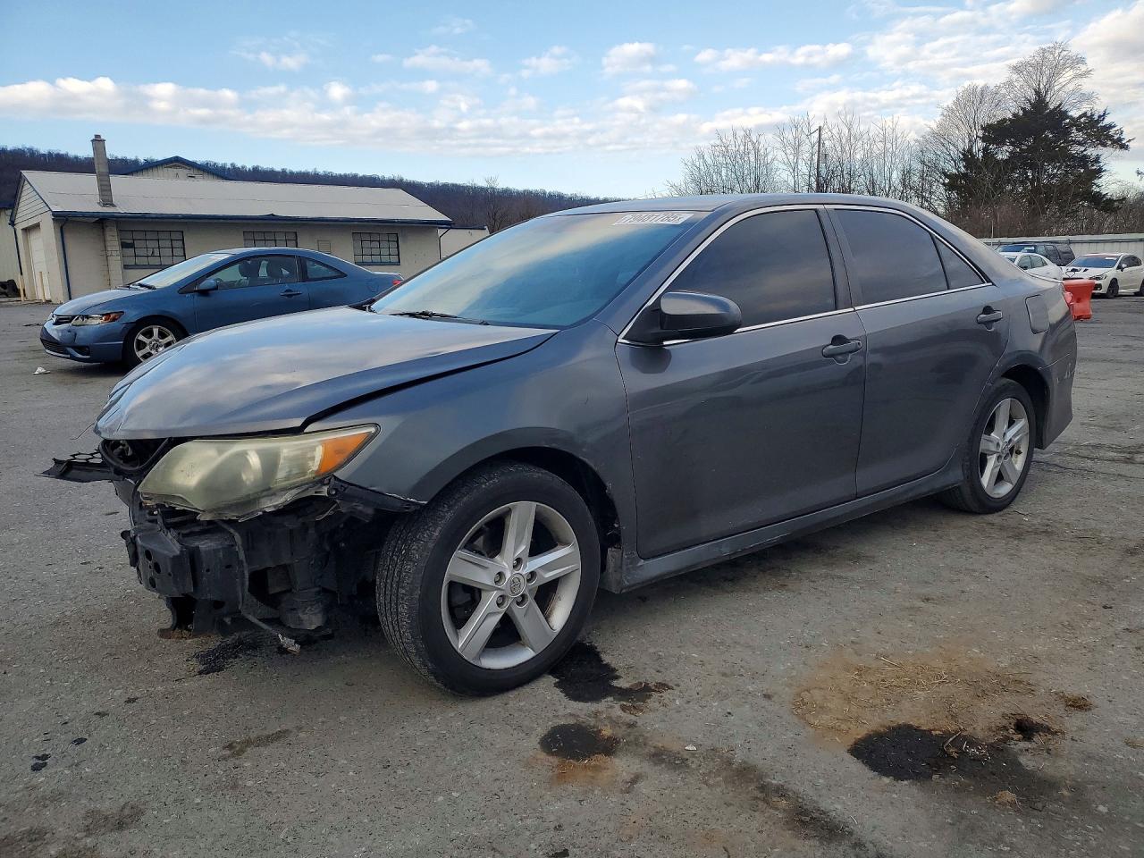 Salvage Toyota Camry Image