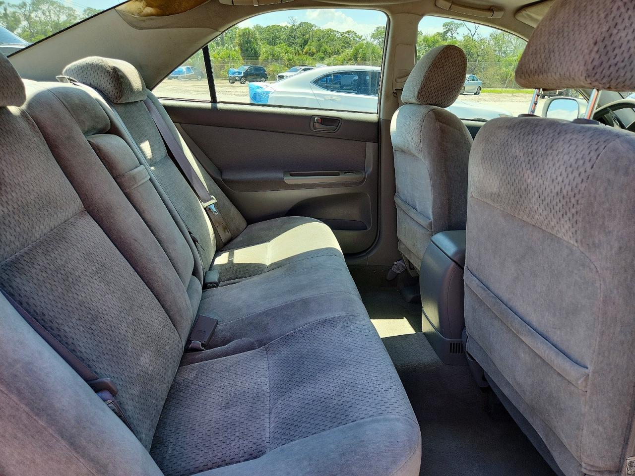 Toyota Camry Le V6