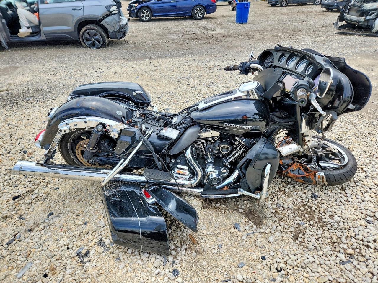 Salvage Harley-Davidson Fl Image