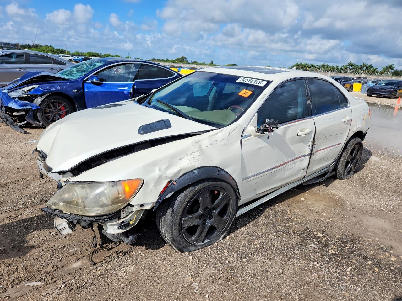 Salvage Acura RL Image