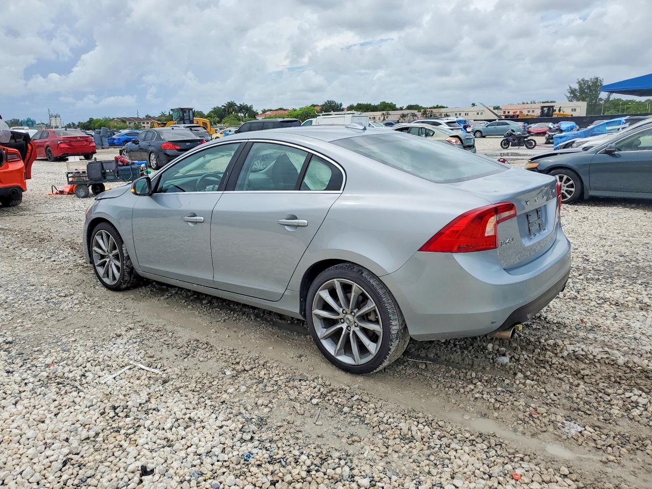 Volvo S60 T5