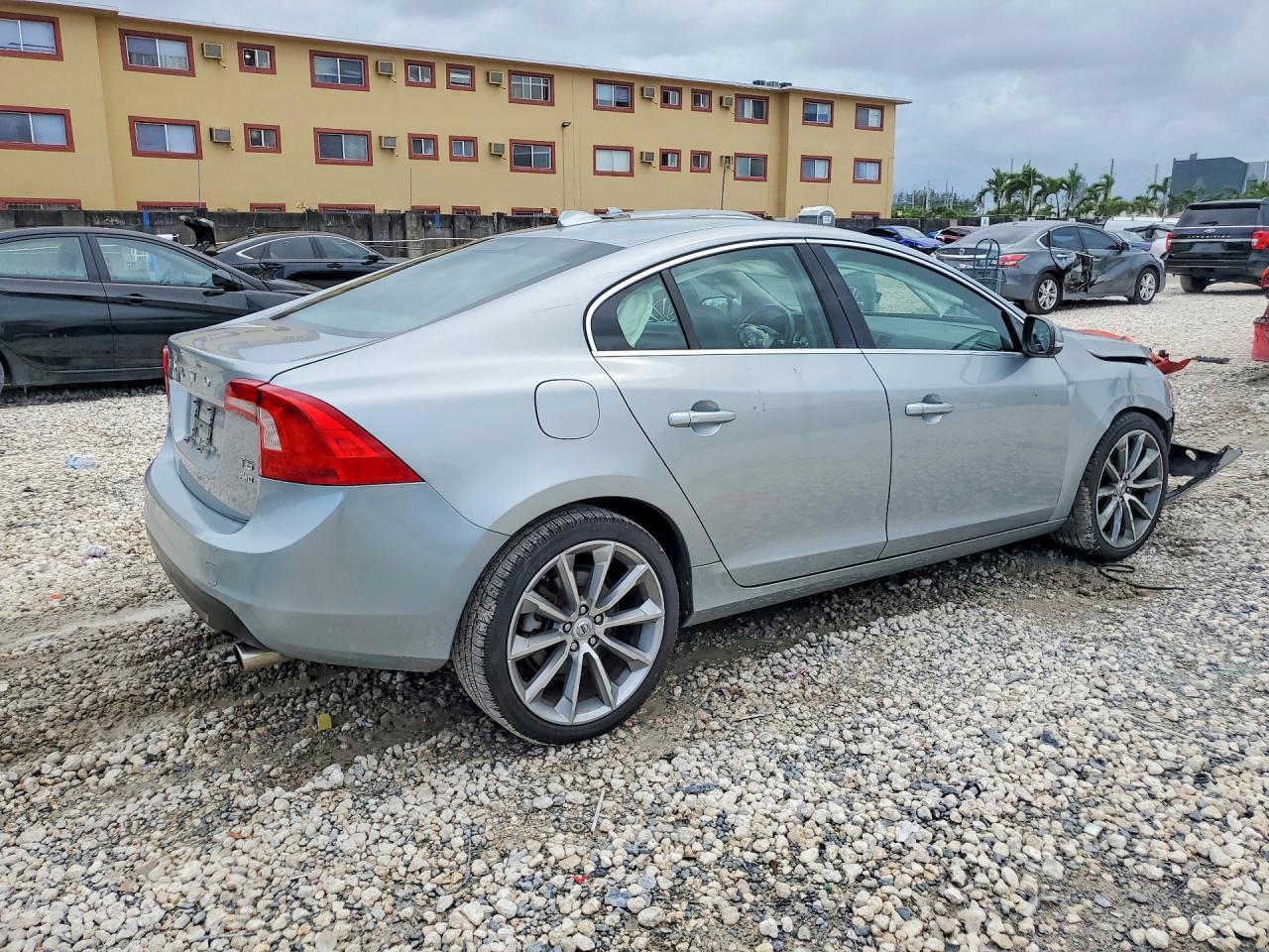 Volvo S60 T5