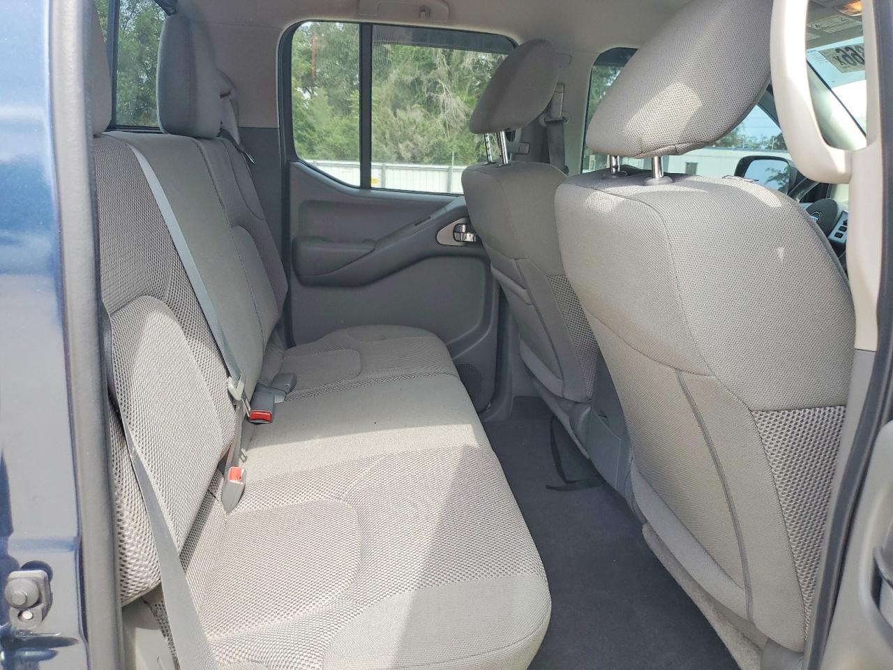 Nissan Frontier Sv