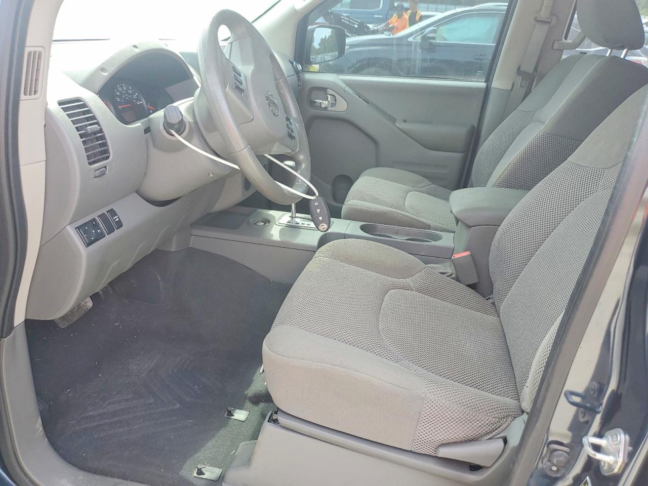 Nissan Frontier Sv