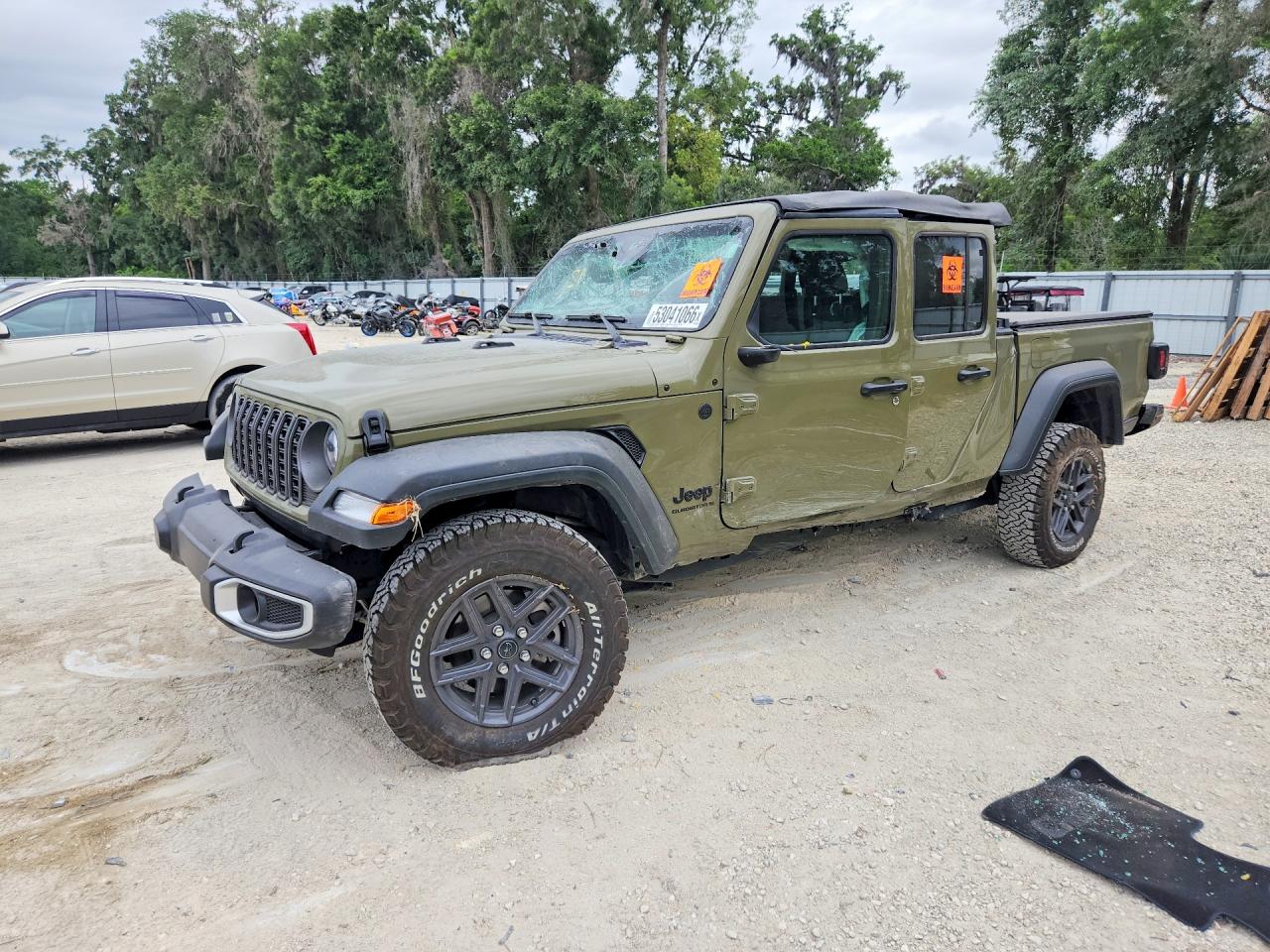 Salvage Jeep Gladiator Image