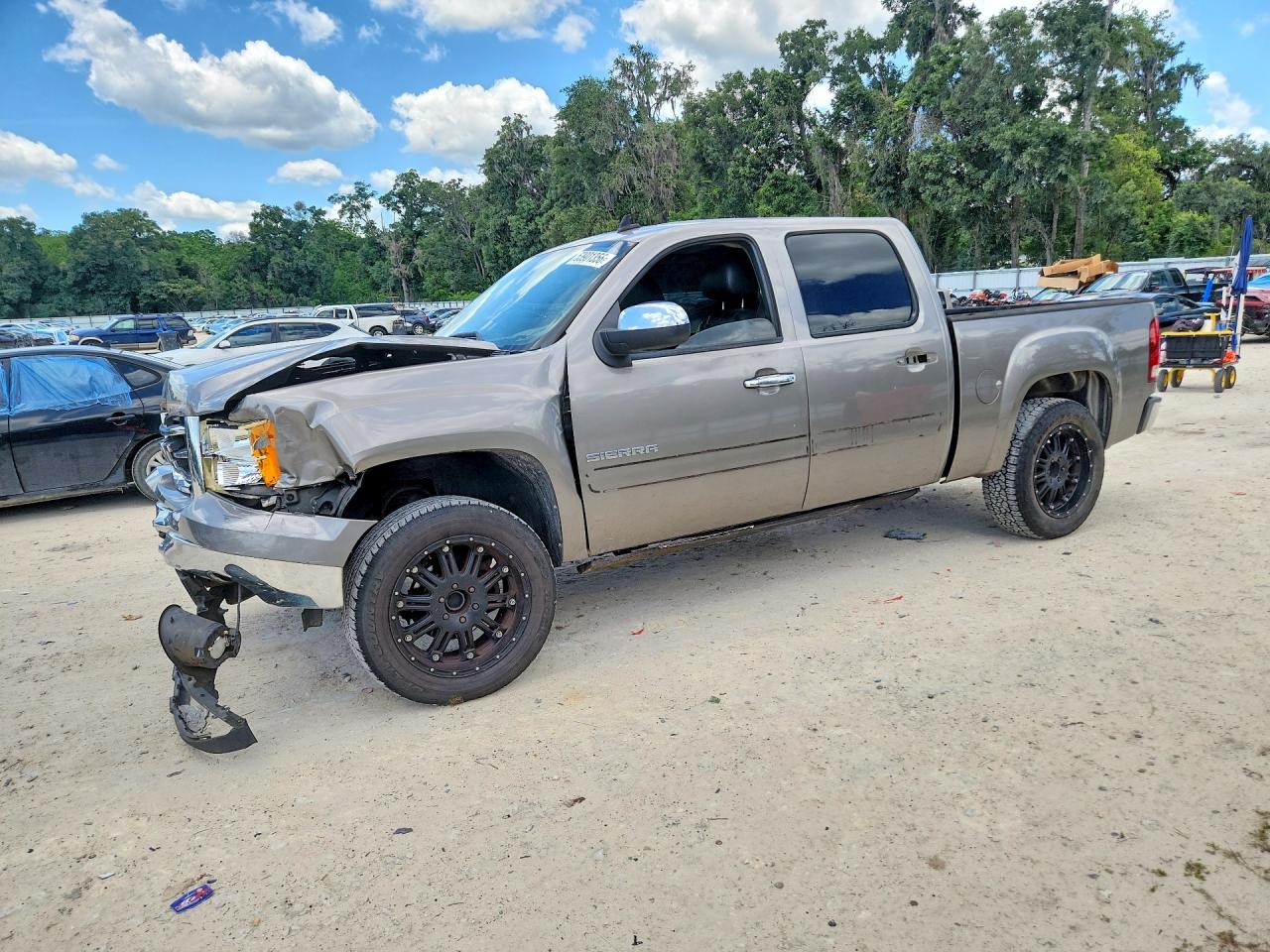 Salvage GMC Sierra Image