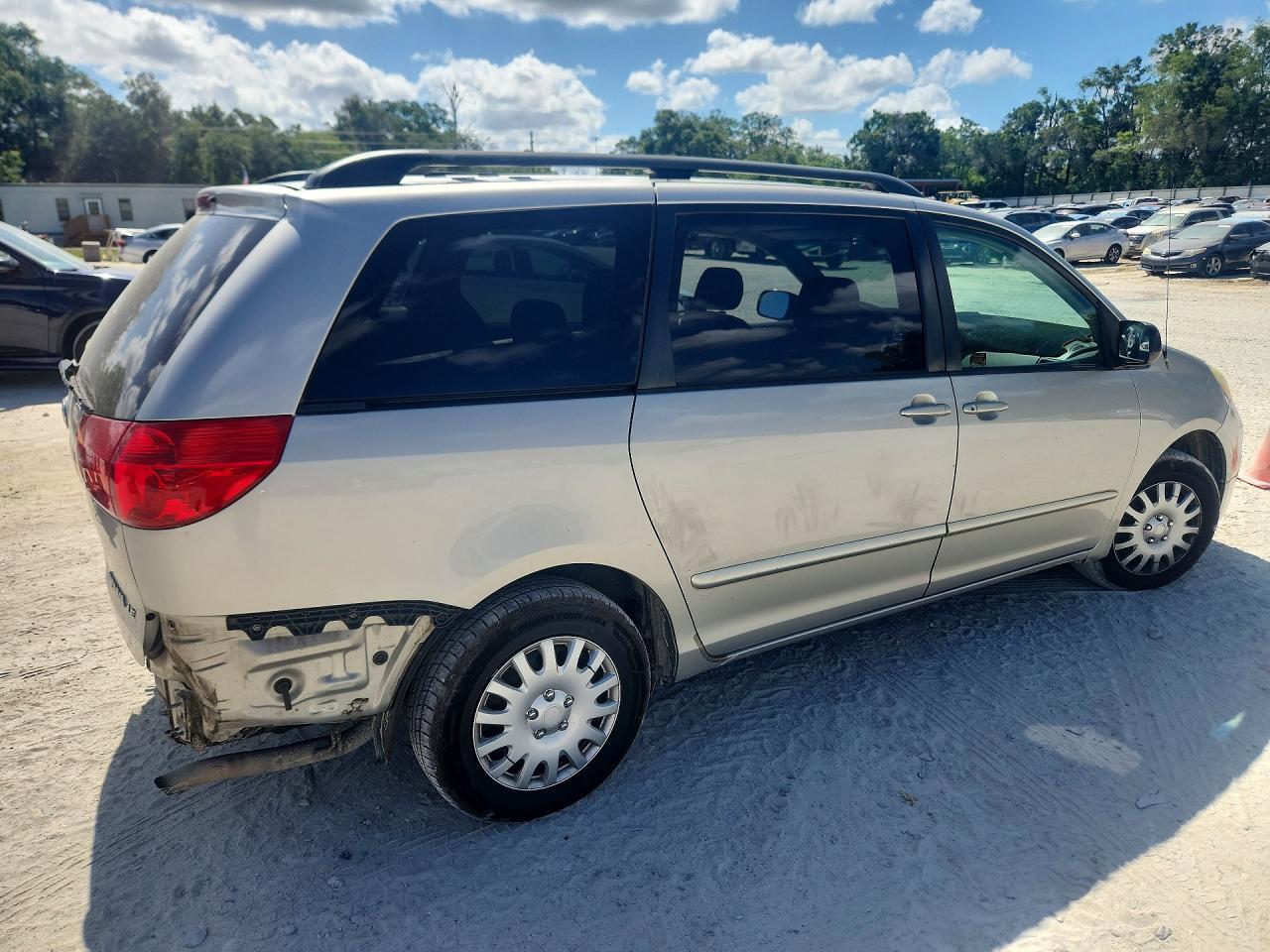 Toyota Sienna Le 8 Passenger