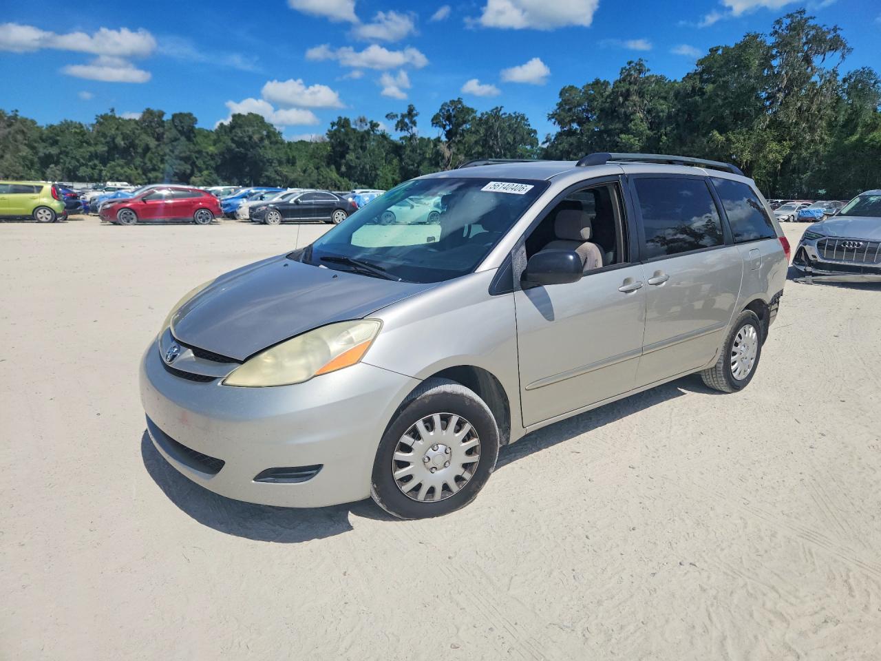 Salvage Toyota Sienna Image