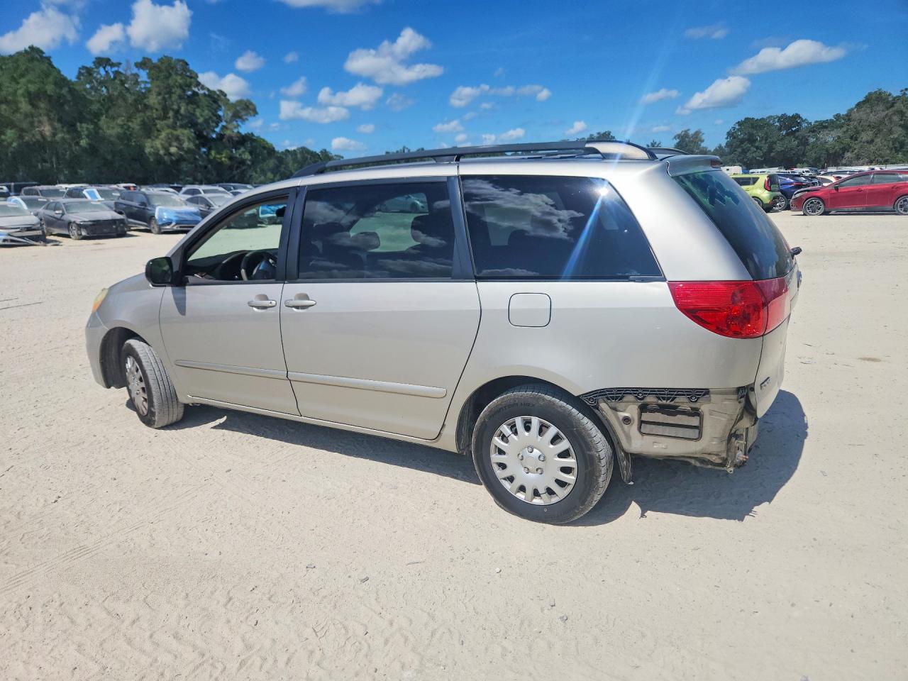 Toyota Sienna Le 8 Passenger