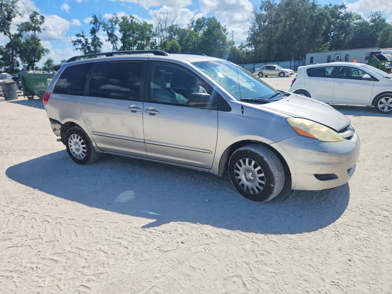 Toyota Sienna Le 8 Passenger