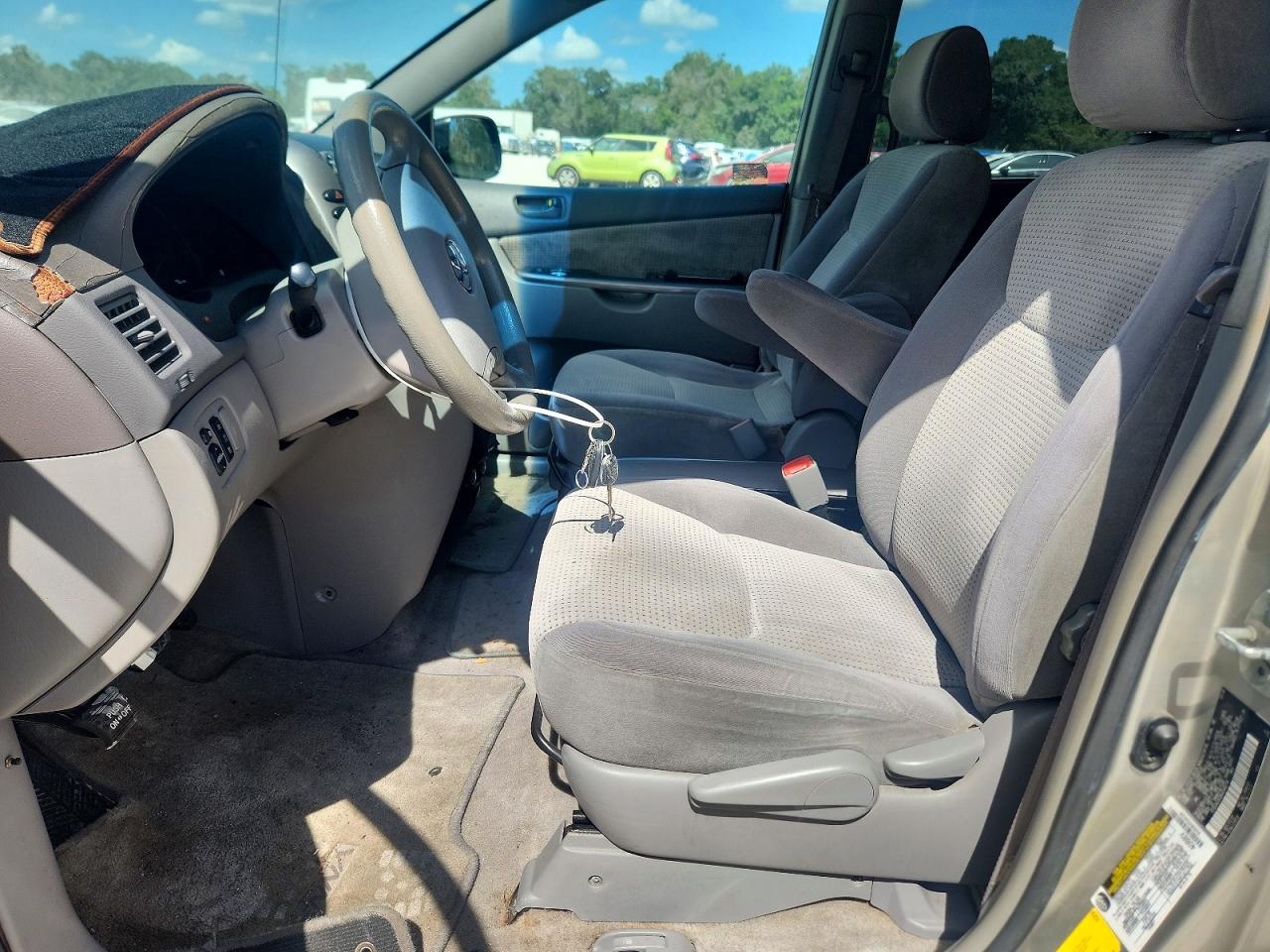 Toyota Sienna Le 8 Passenger