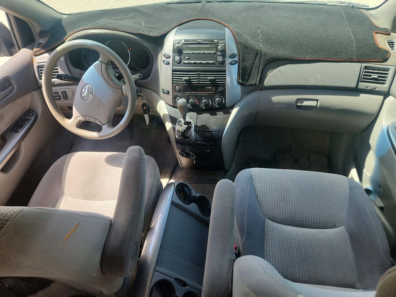 Toyota Sienna Le 8 Passenger