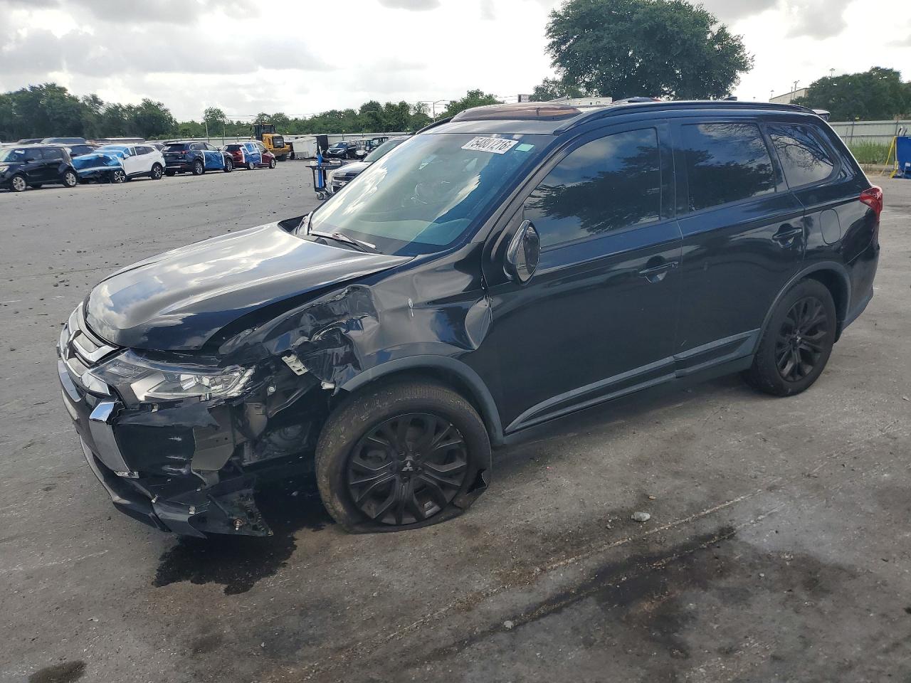 Salvage Mitsubishi Outlander Image