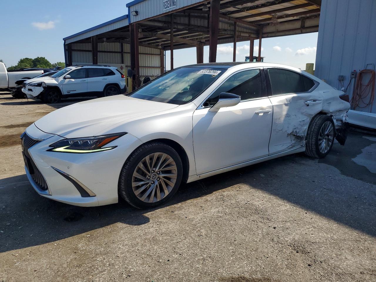 Salvage Lexus Es Image