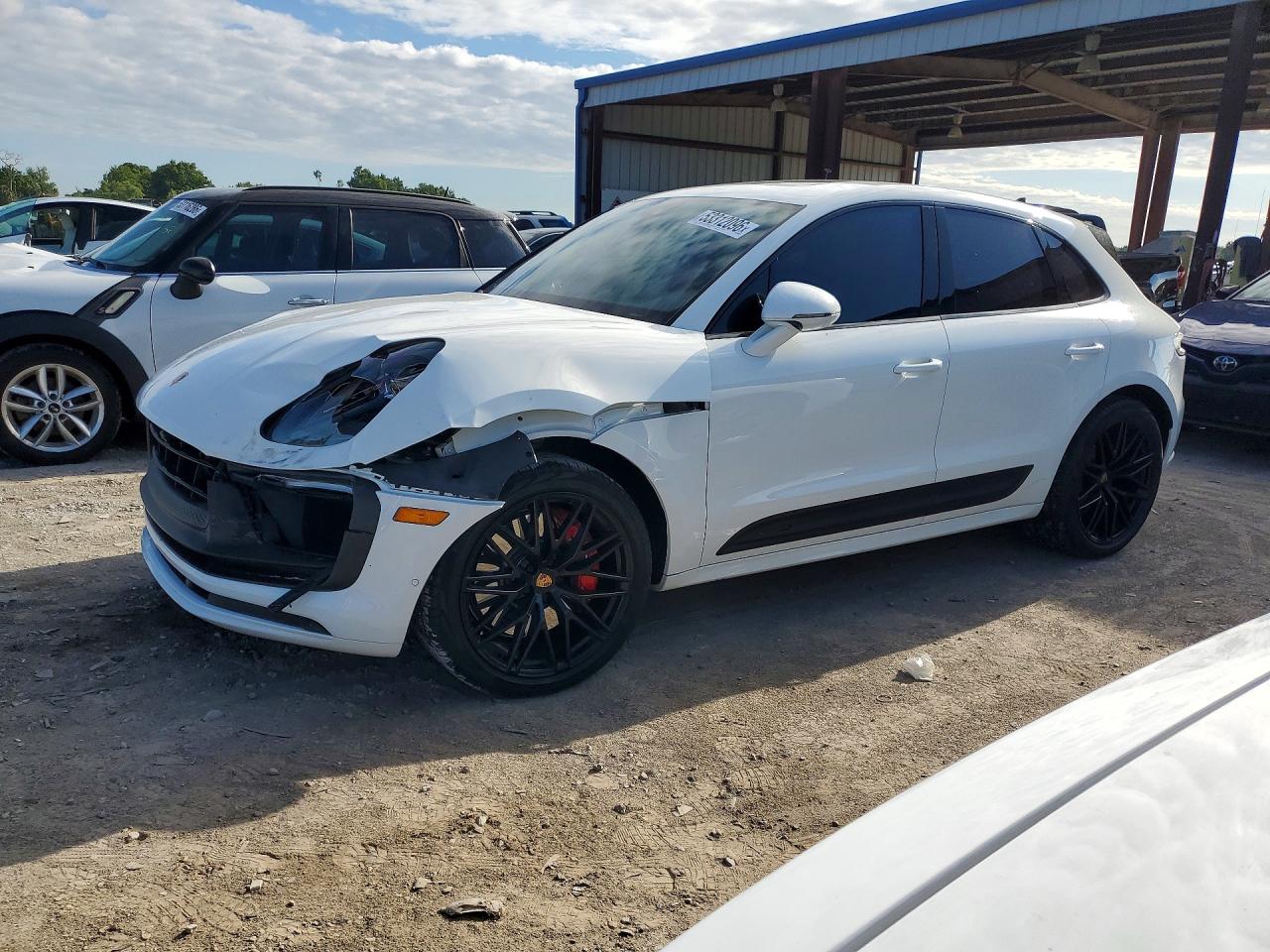 Salvage Porsche Macan Image