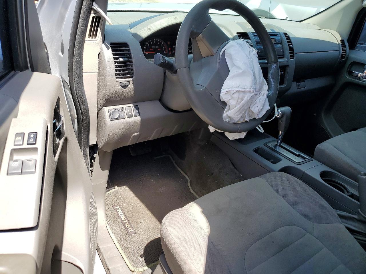 Nissan Frontier Xe