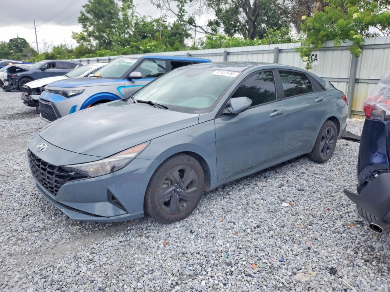 Salvage Hyundai ELANTRA Image