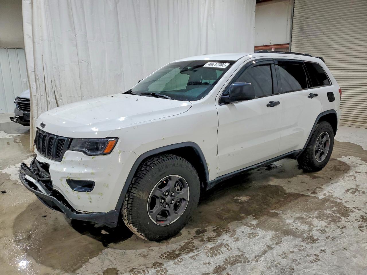 Salvage Jeep Grand Cherokee Image