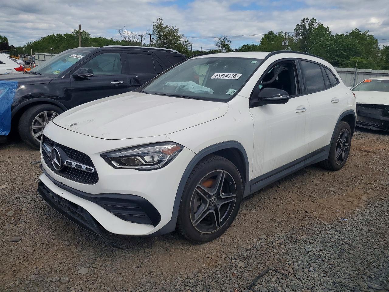 Salvage Mercedes-Benz GLA Image
