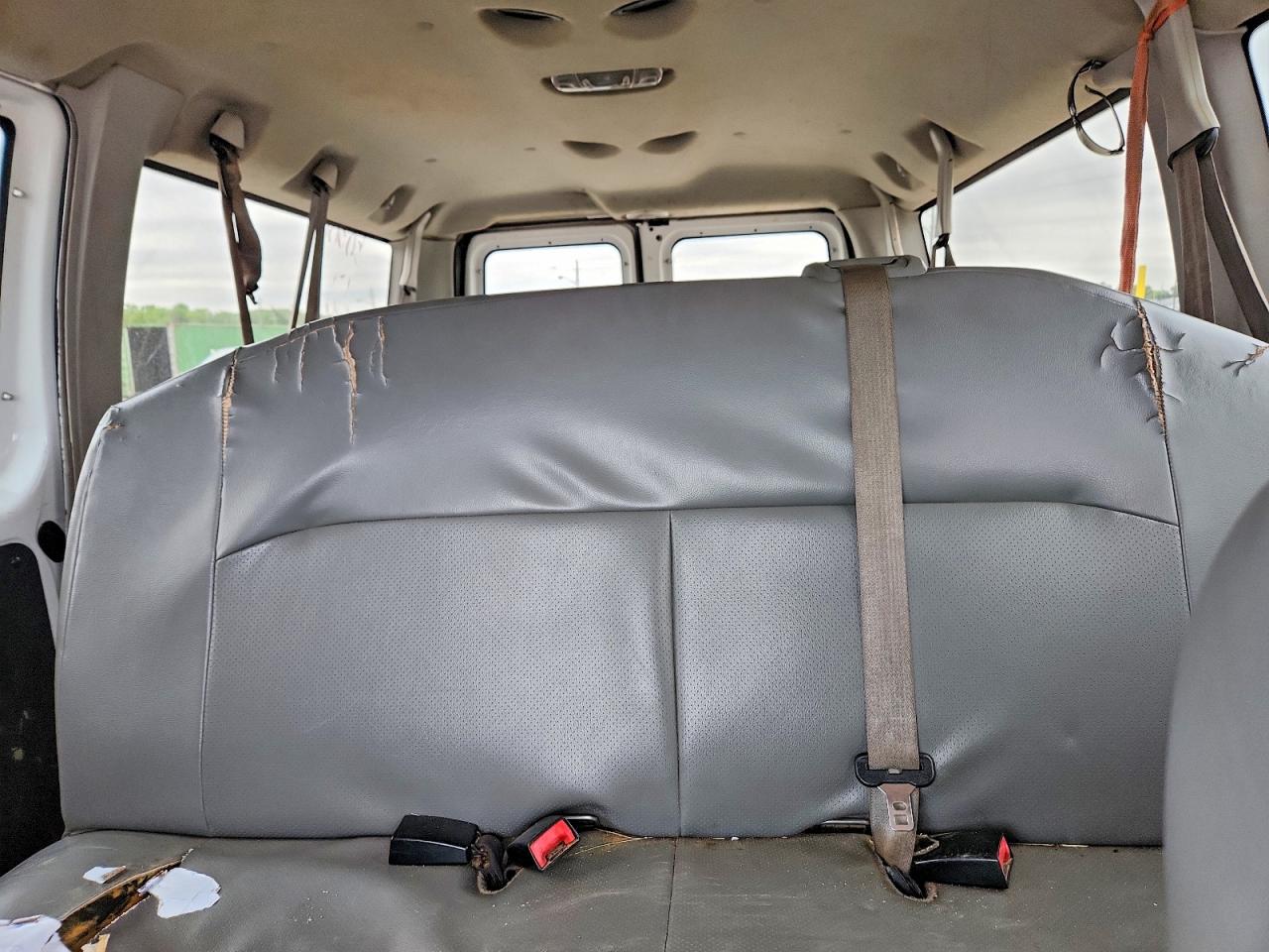 Ford Econoline E350 Super Duty Wagon