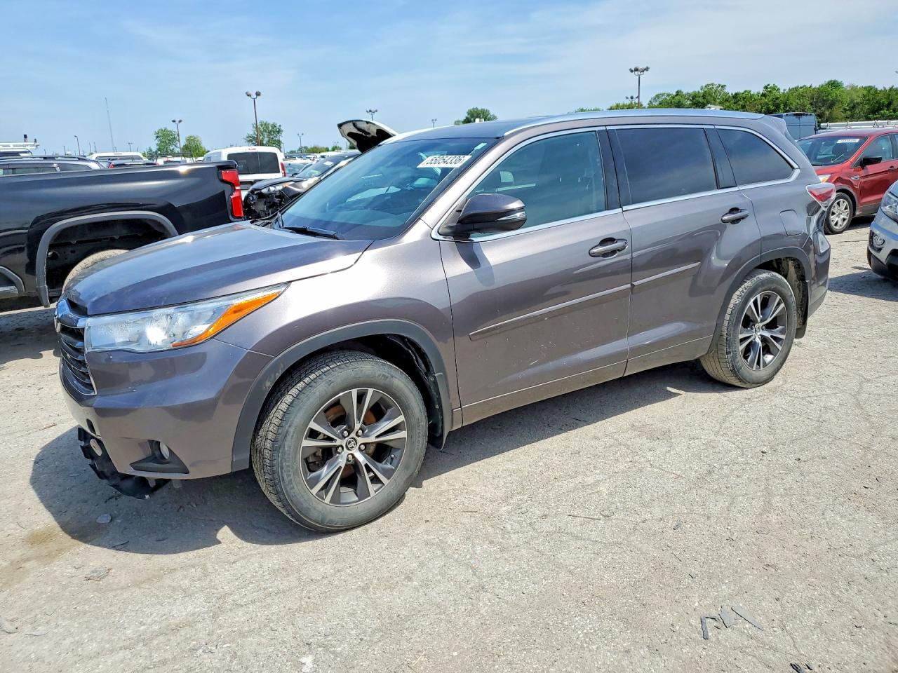 Salvage Toyota Highlander Image