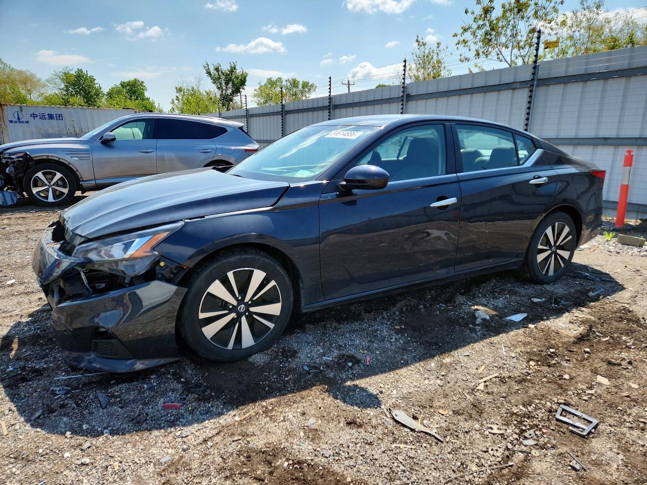 Salvage Nissan Altima Image