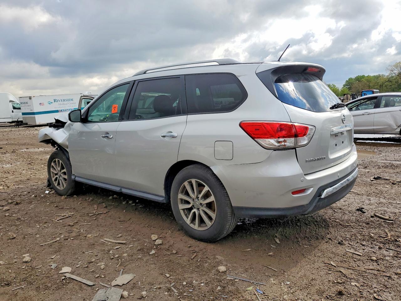Nissan Pathfinder Sv