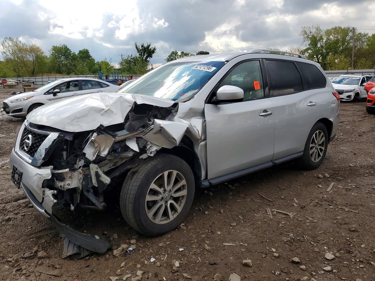 Salvage Nissan Pathfinder Image