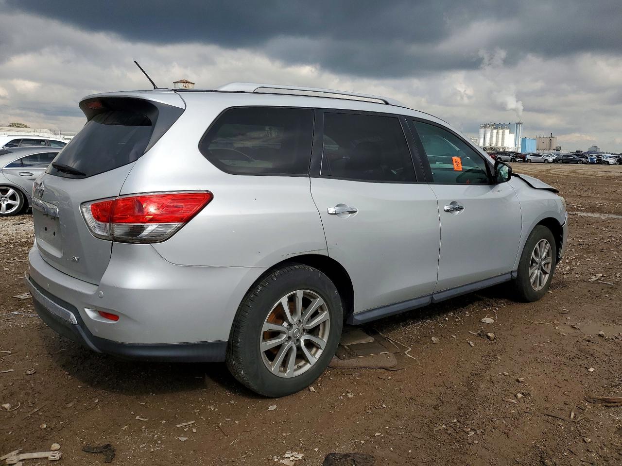 Nissan Pathfinder Sv