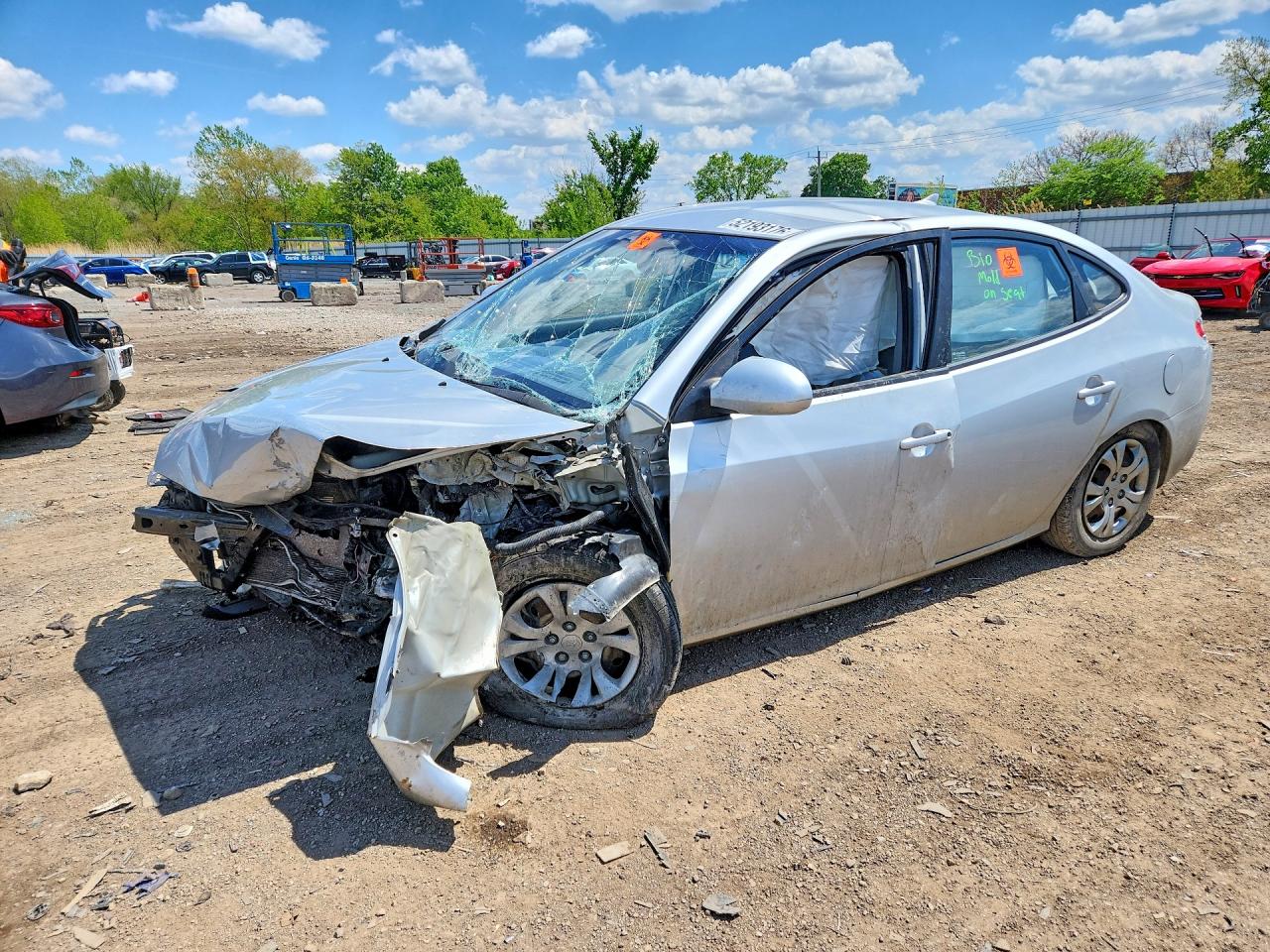 Salvage Hyundai ELANTRA Image
