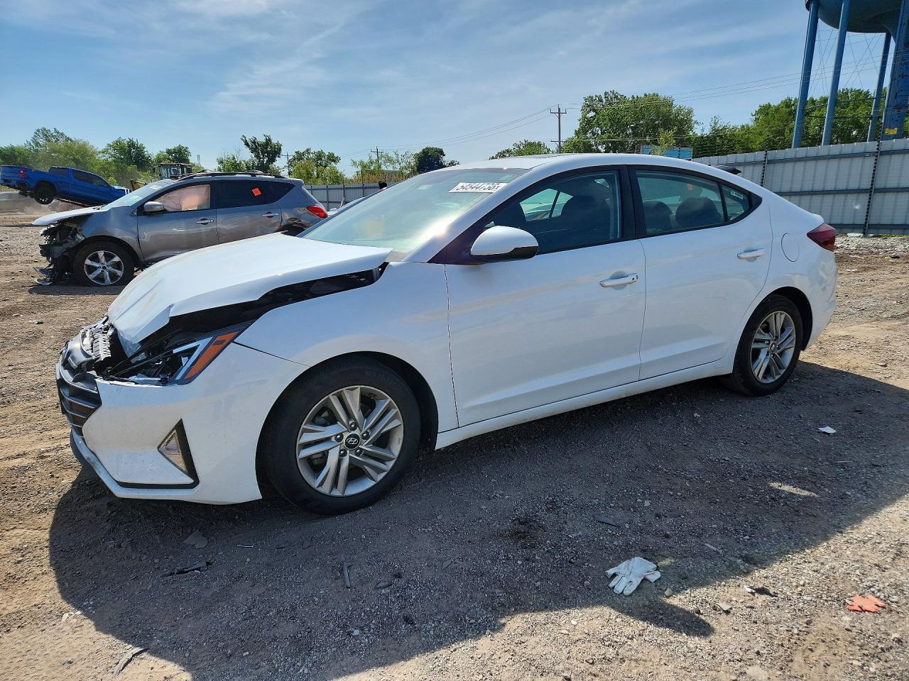 Salvage Hyundai ELANTRA Image