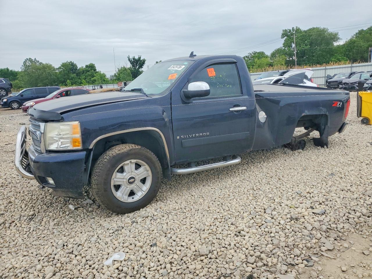 Salvage Chevrolet Silverado Image