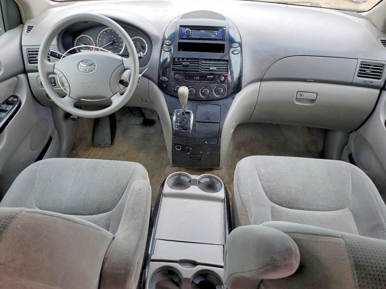 Toyota Sienna Le 7 Passenger