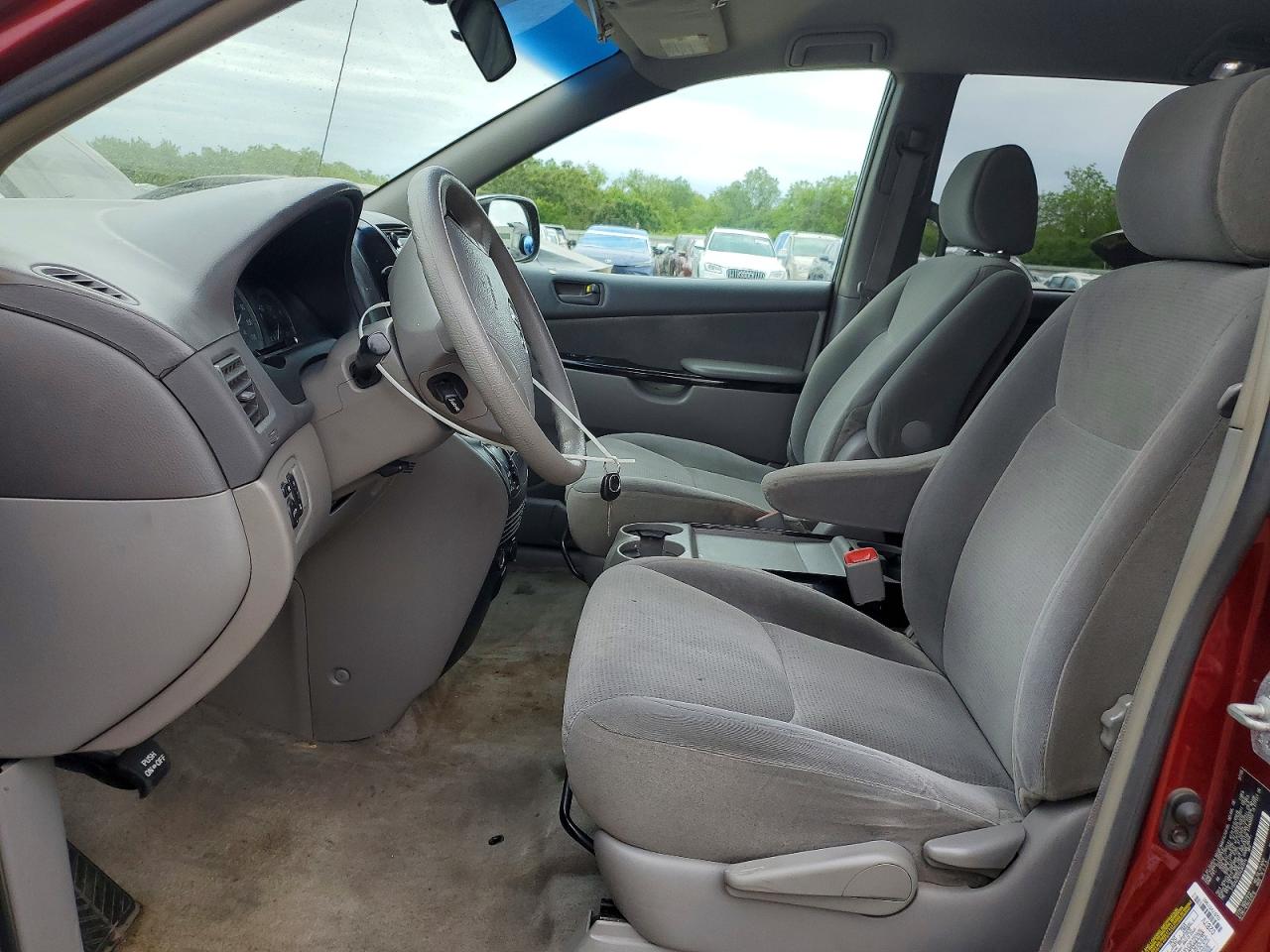 Toyota Sienna Le 7 Passenger