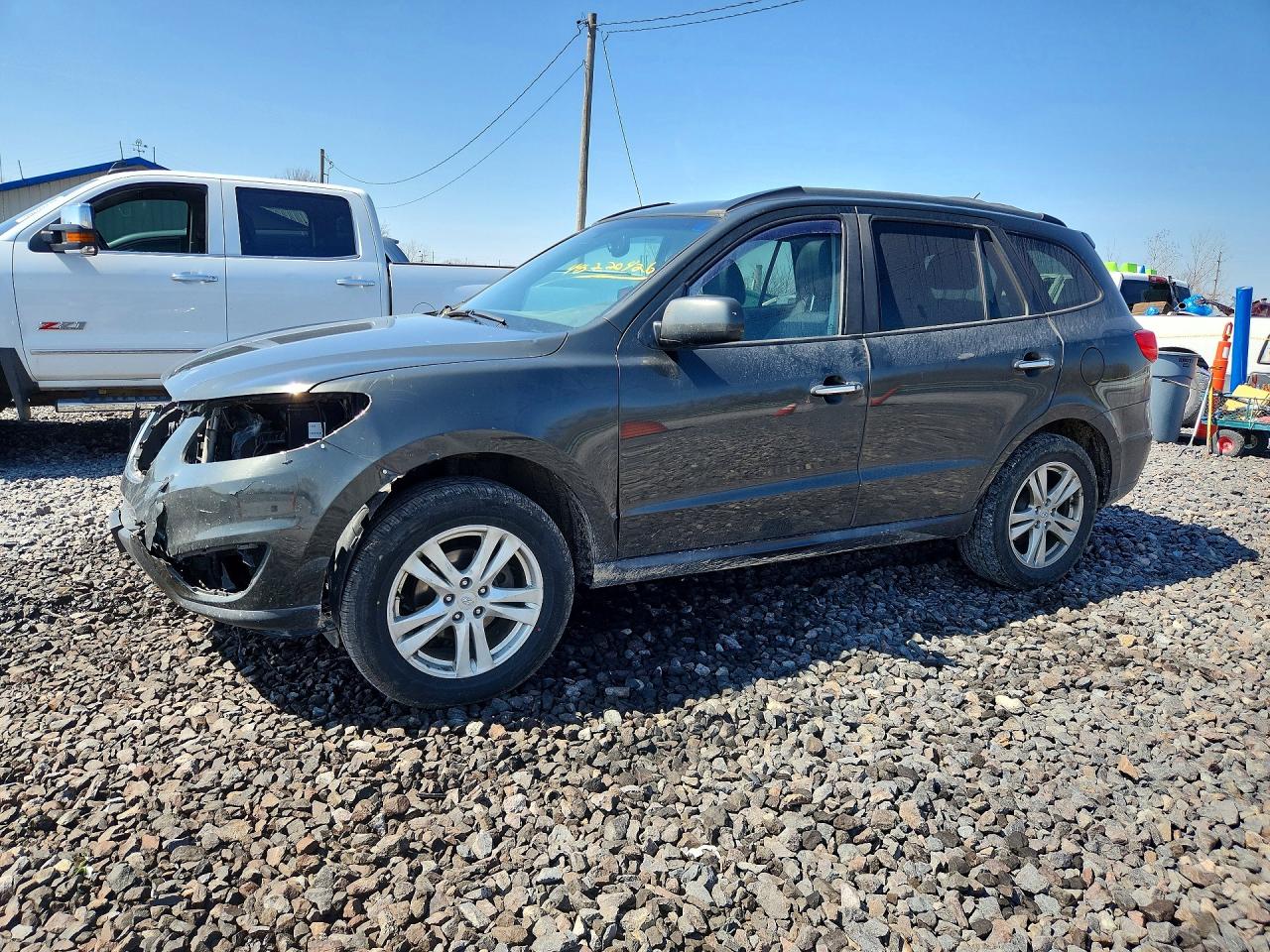 Salvage Hyundai SANTA FE Image