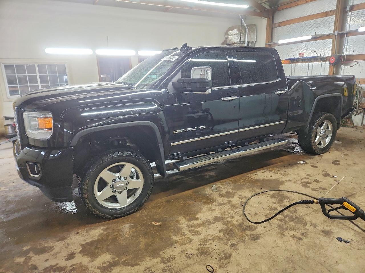 Salvage GMC Sierra Image