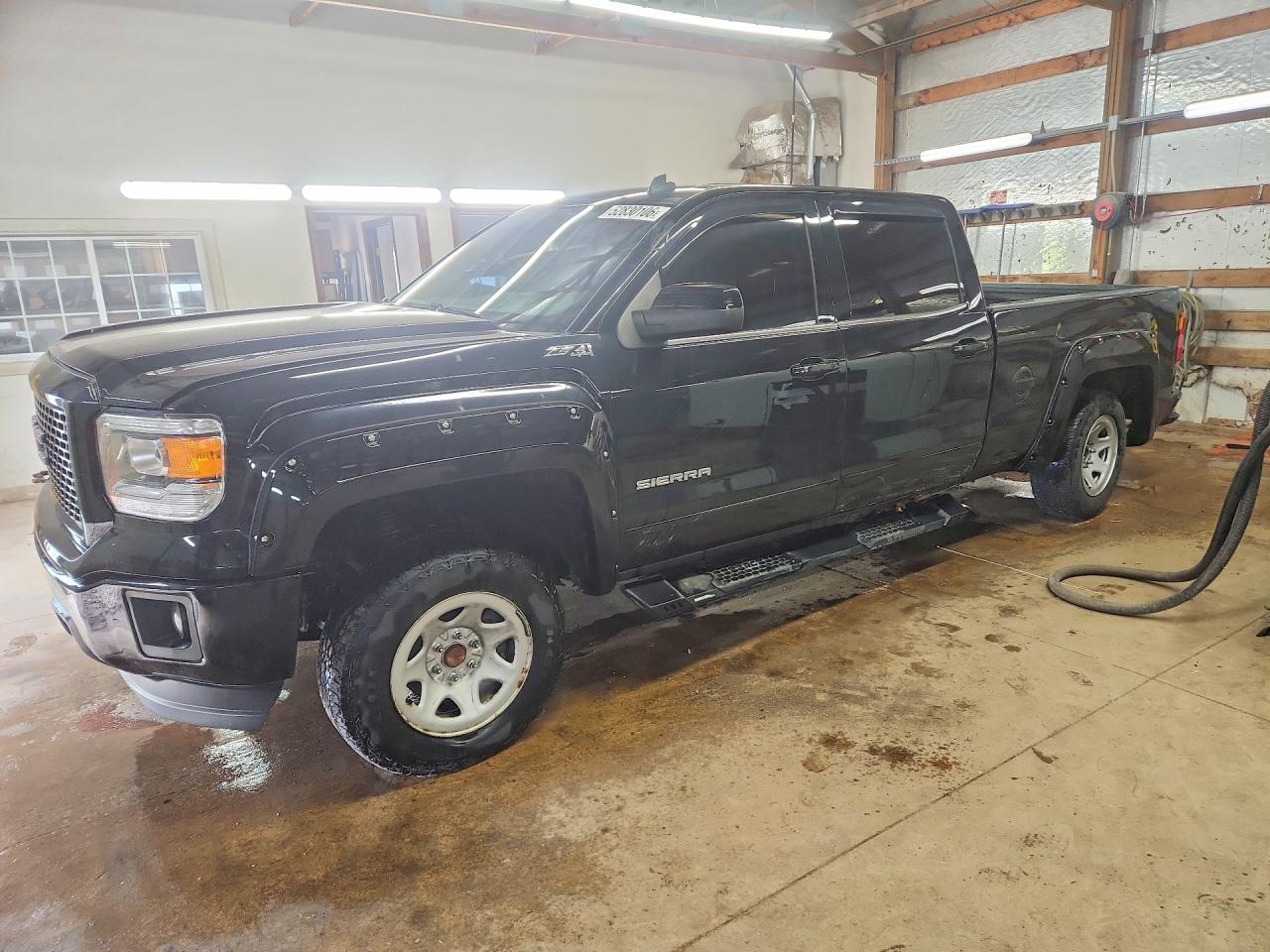 Salvage GMC Sierra Image