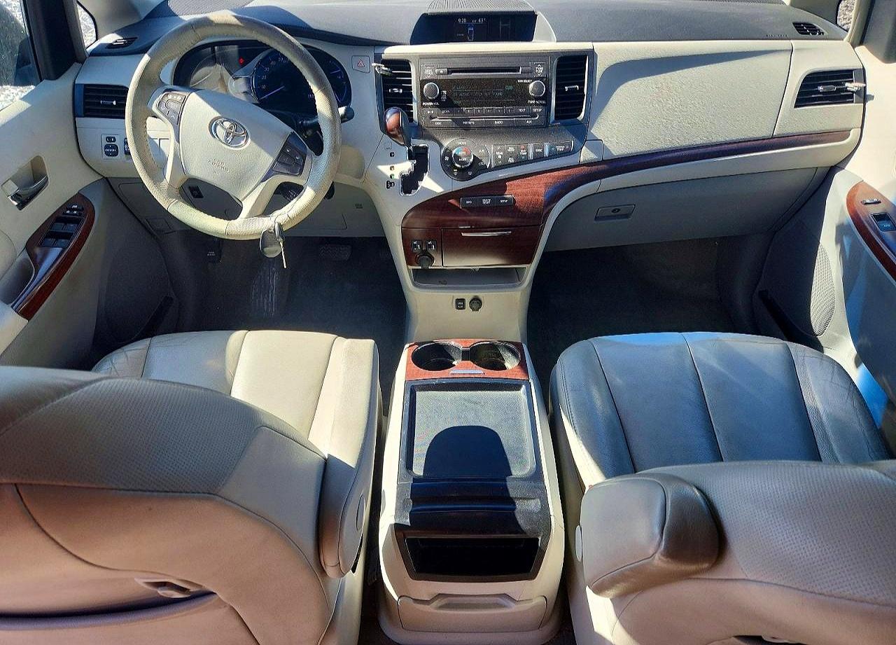 Toyota Sienna Xle 8-passenger
