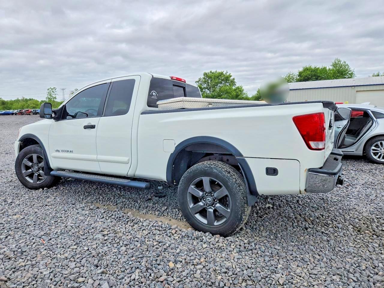 Nissan Titan Sv