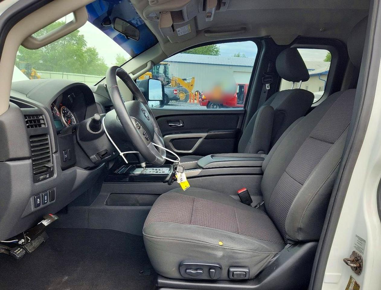 Nissan Titan Sv