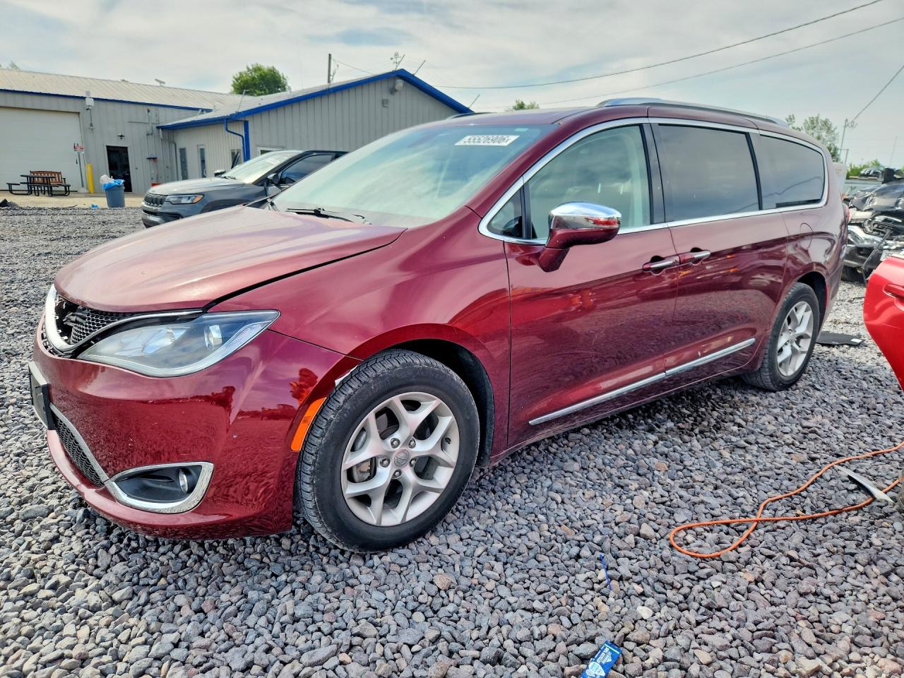 Salvage Chrysler Pacifica Image