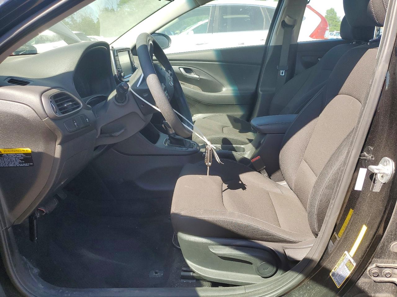 Hyundai ELANTRA Base