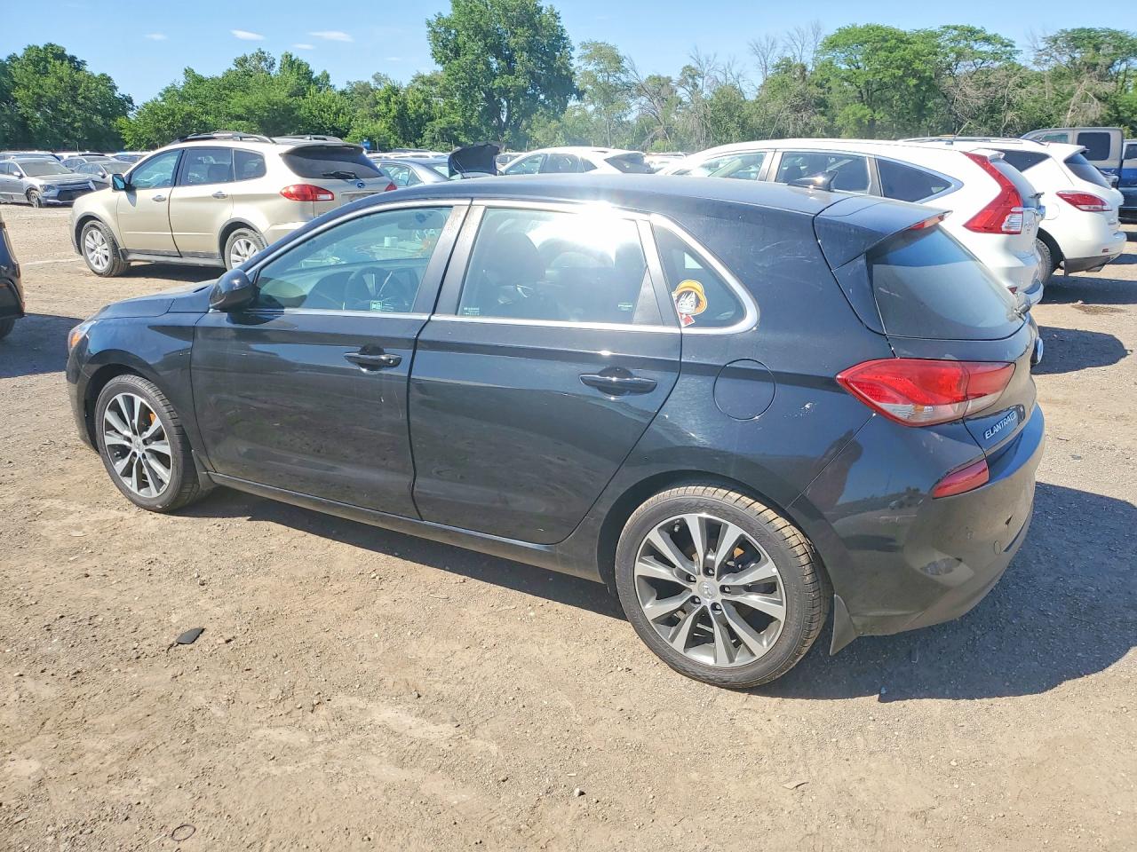 Hyundai ELANTRA Base