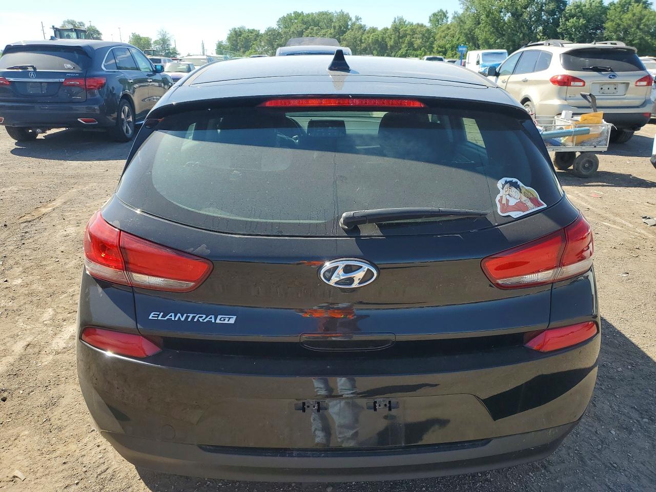 Hyundai ELANTRA Base