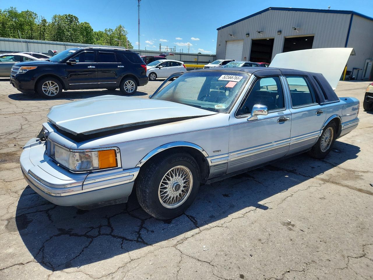 Salvage Lincoln Towncar Image